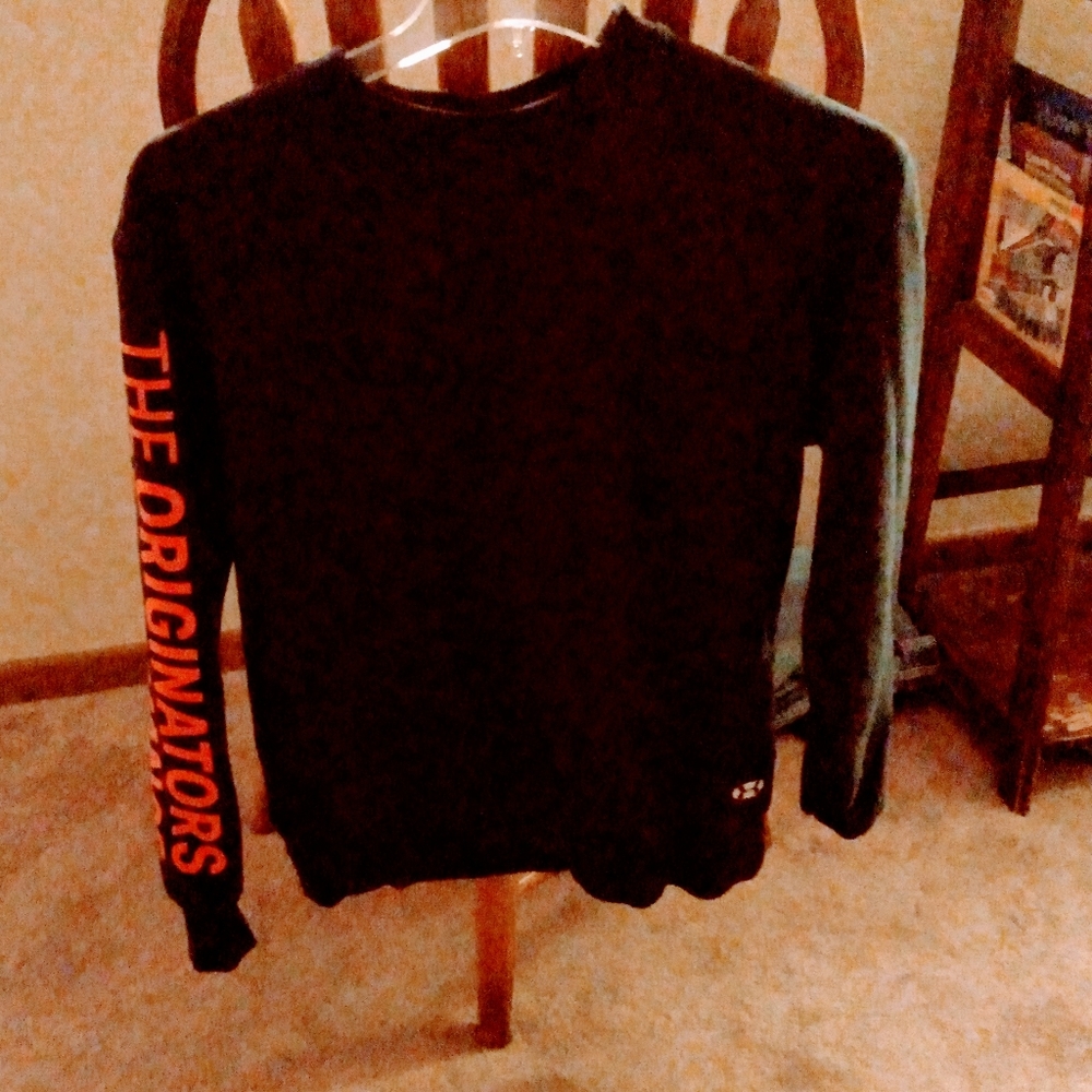 Under armour sweatshirt